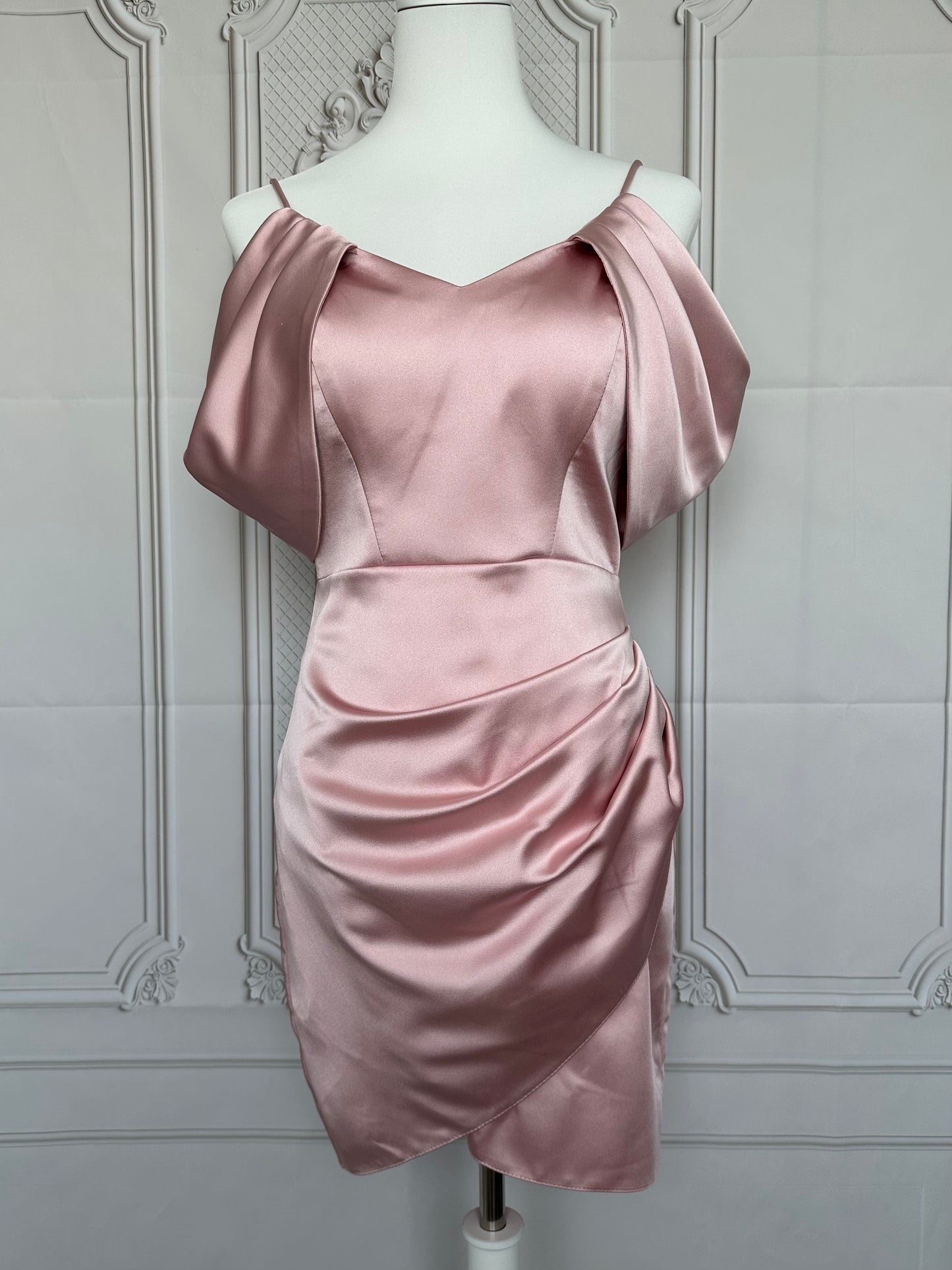Robe en satin rose
