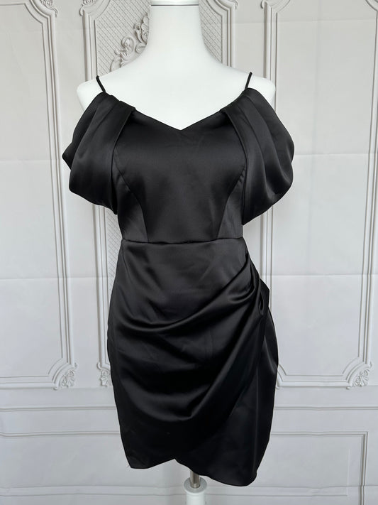 Robe en satin noir