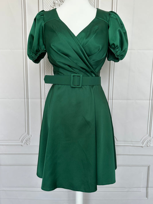 Robe verte en satin